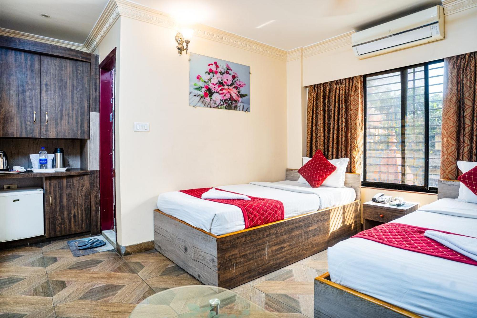 Apples Balaji Inn Силигури Экстерьер фото