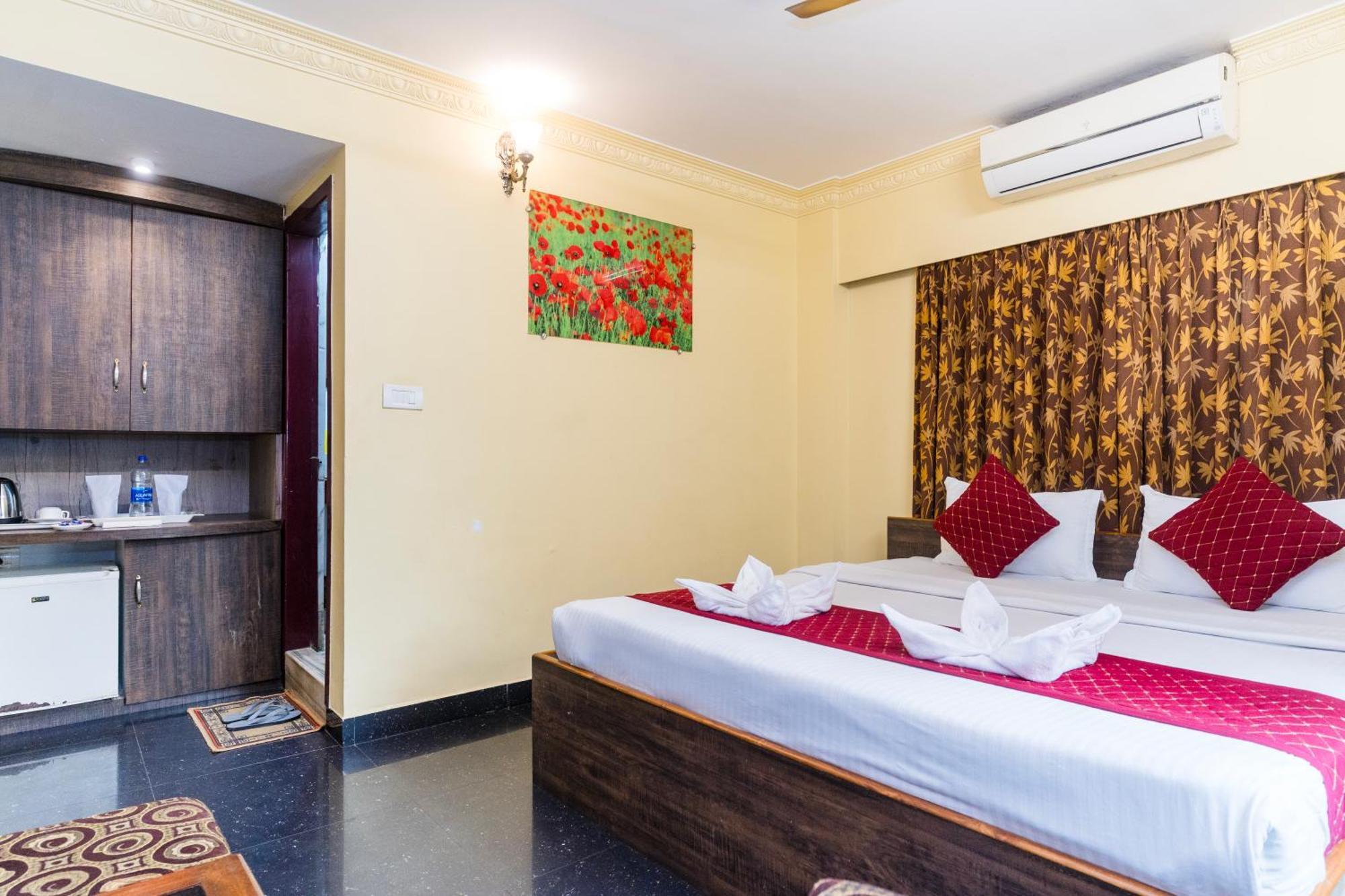 Apples Balaji Inn Силигури Экстерьер фото