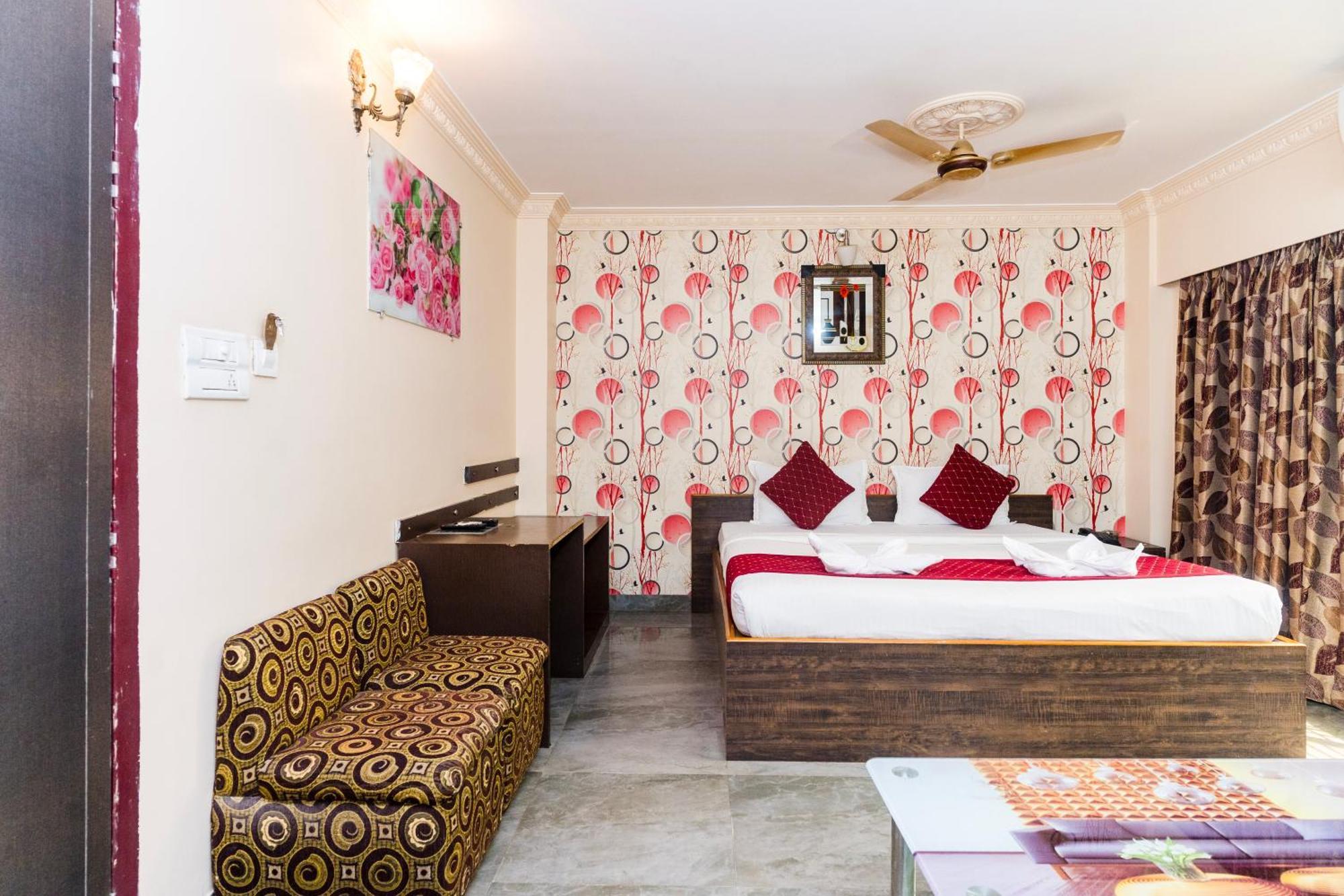 Apples Balaji Inn Силигури Экстерьер фото