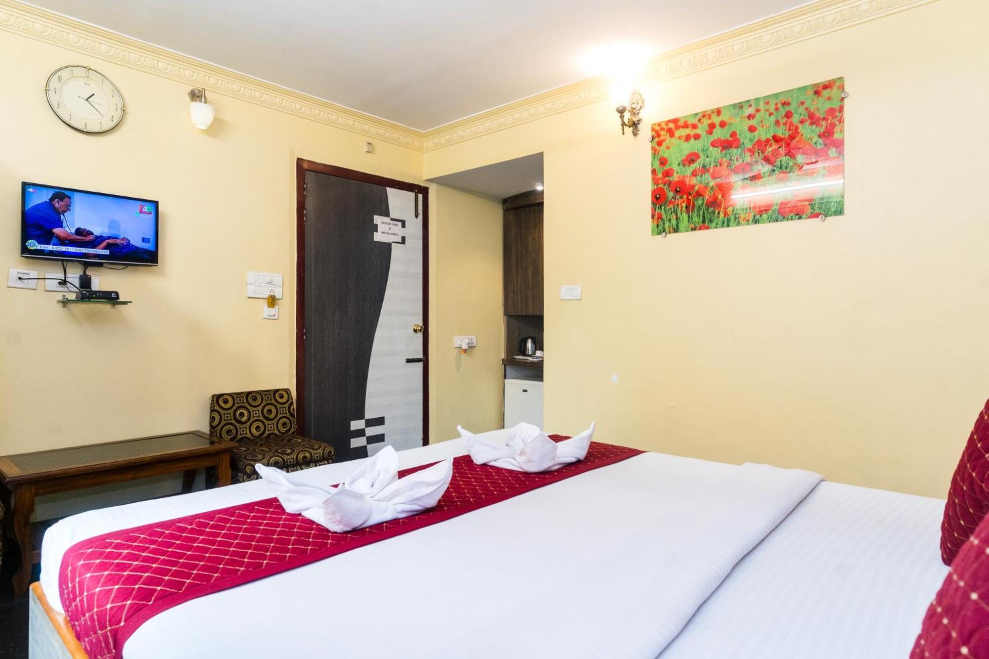 Apples Balaji Inn Силигури Экстерьер фото