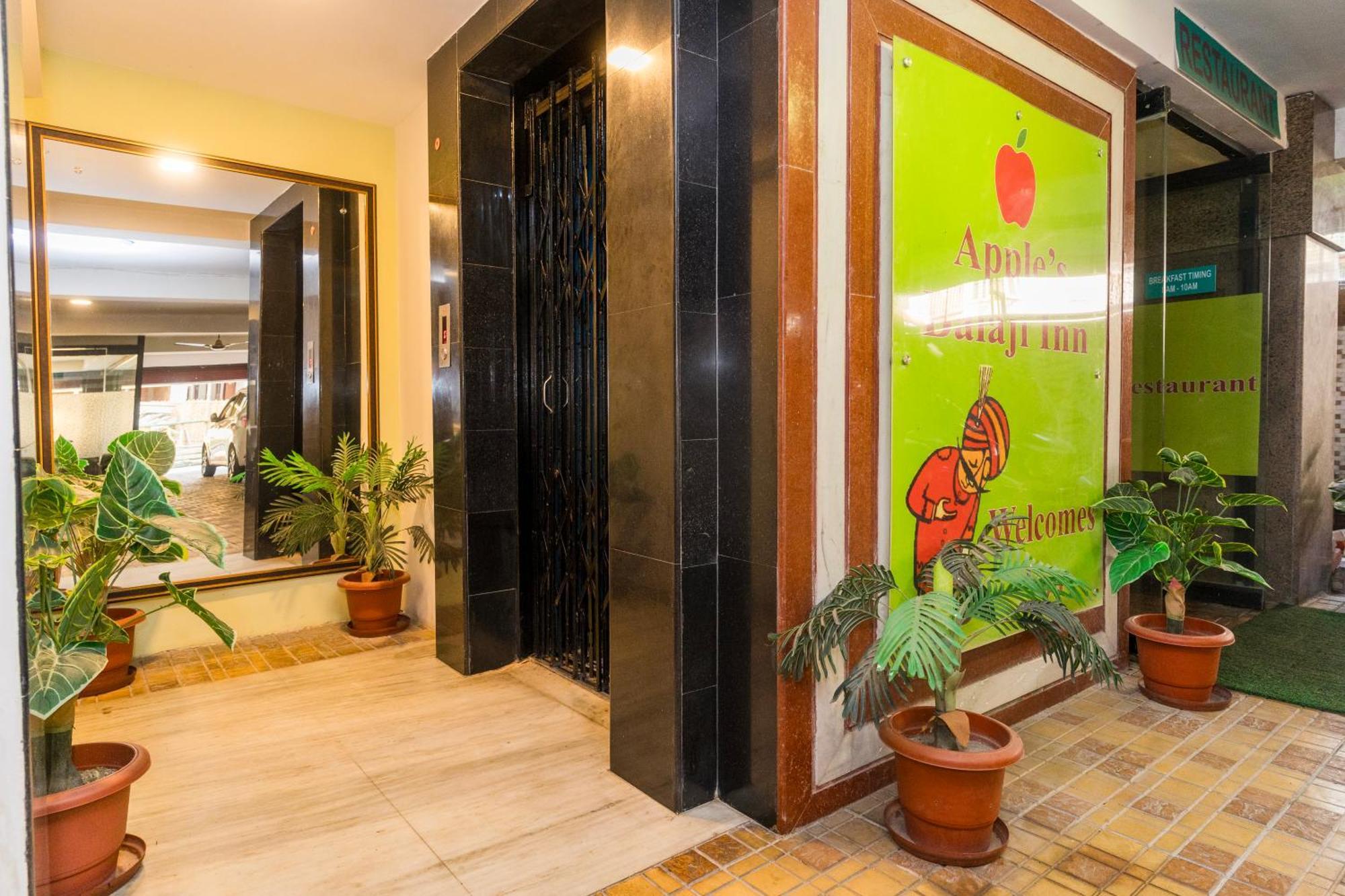 Apples Balaji Inn Силигури Экстерьер фото